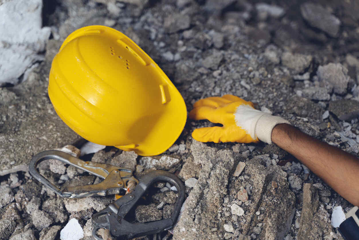 worker injured in construction site